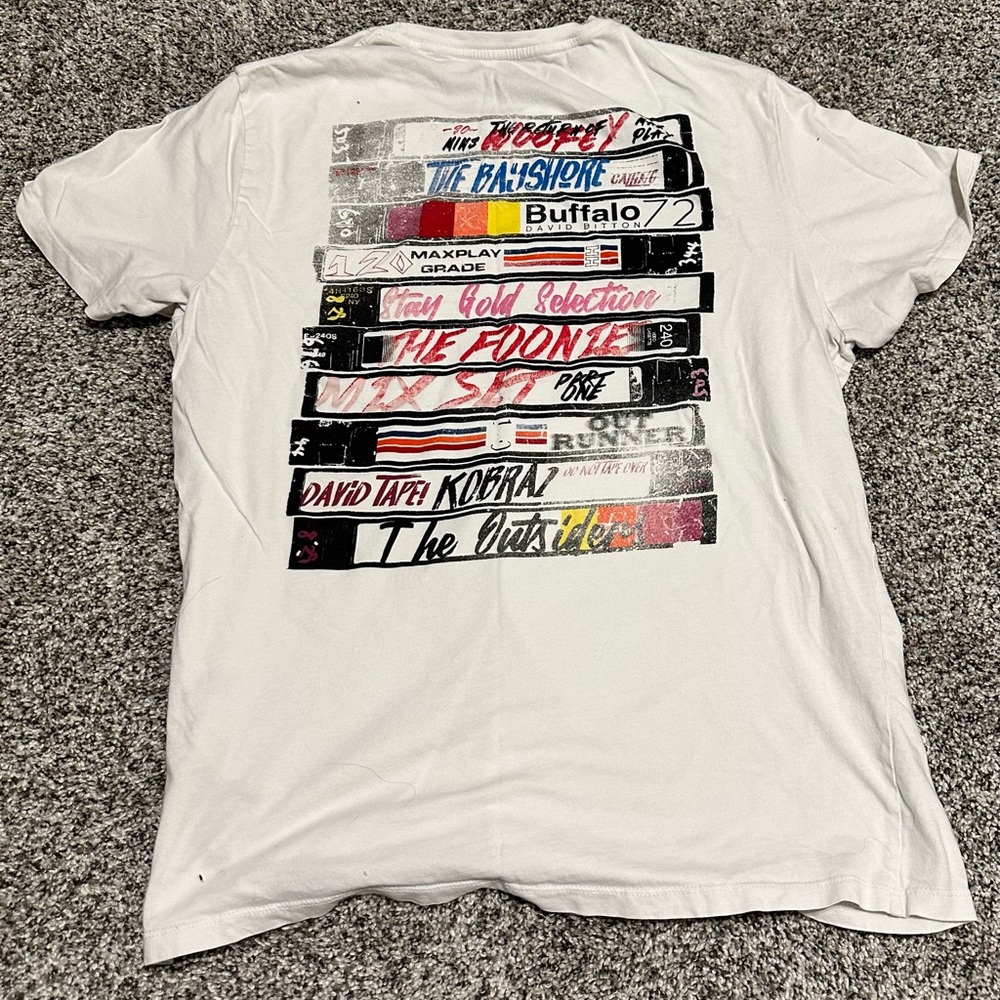 Graphic TShirt small graphic on front breast (